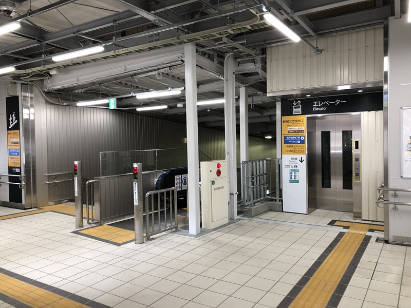 JR桜木町駅にできた新しい改札の新南口（市役所口）へ降りるところ