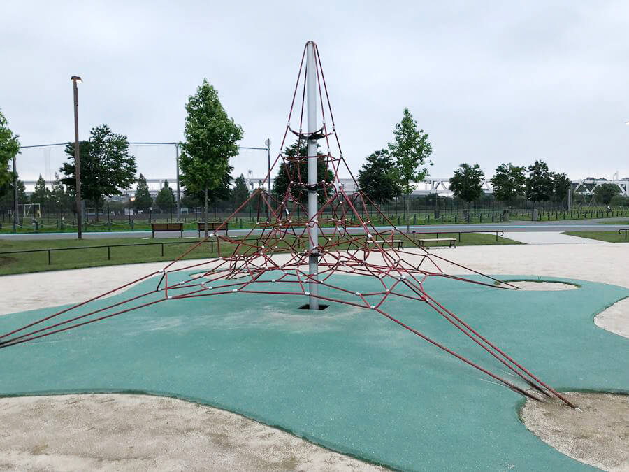 子供と公園 新横浜公園 港北区 学校帰りの子供はあまり来ない 日産スタジアム横の公園