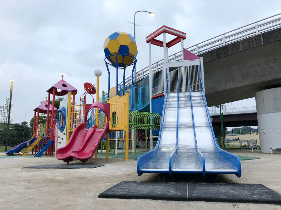 子供と公園 新横浜公園 港北区 学校帰りの子供はあまり来ない 日産スタジアム横の公園