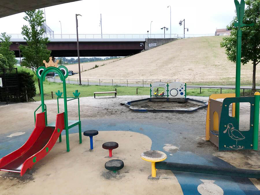 子供と公園 新横浜公園 港北区 学校帰りの子供はあまり来ない 日産スタジアム横の公園