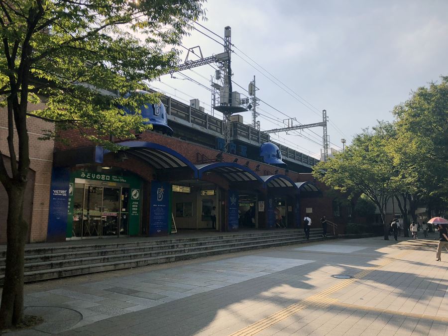 JR根岸線関内駅の南口風景