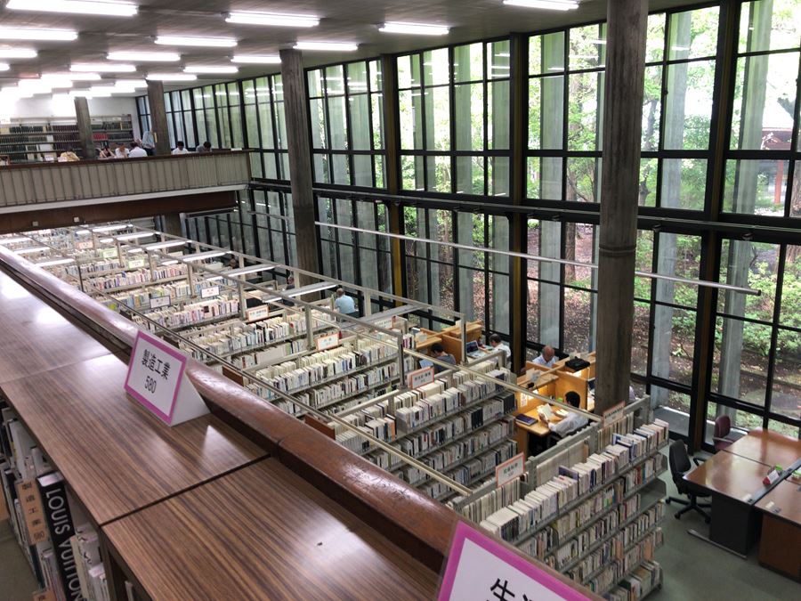 神奈川県立図書館（紅葉ヶ丘）本館1Fの写真
