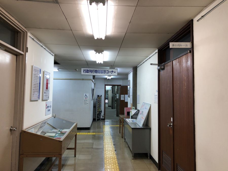 神奈川県立図書館（紅葉ヶ丘）の新館方面写真。