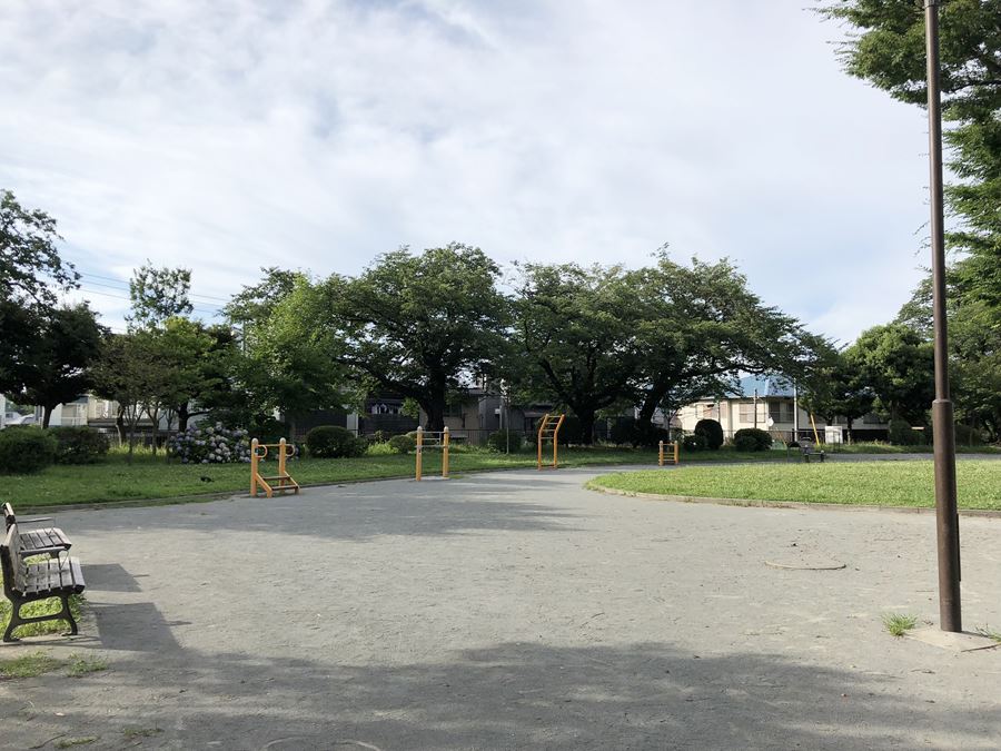 野毛山公園内の遊具広場
