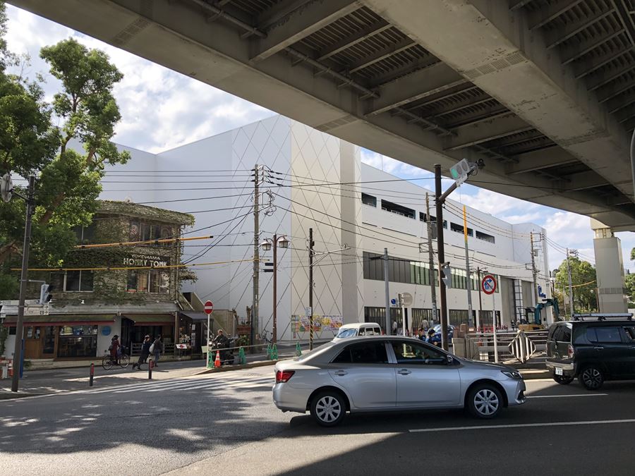 新山下に建設中の「港山下ナナイロnanairo」「MEGAドンキ港山下総本店(仮称)」の外観
