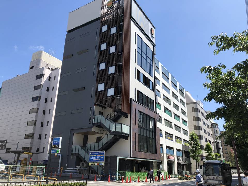 横浜駅徒歩5分、飲食店特化型ビルGEMSの建設中写真