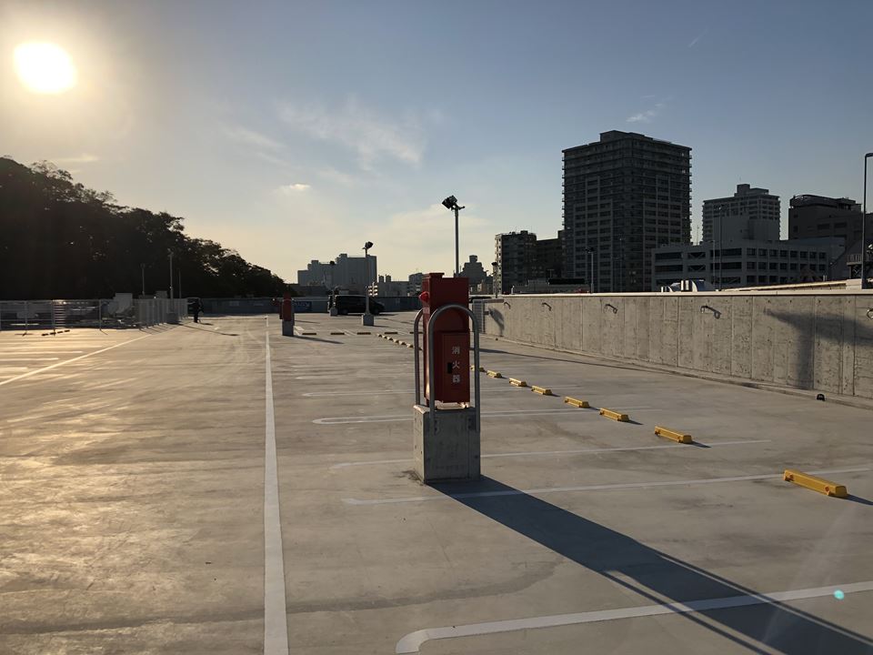 港山下ナナイロの駐車場写真