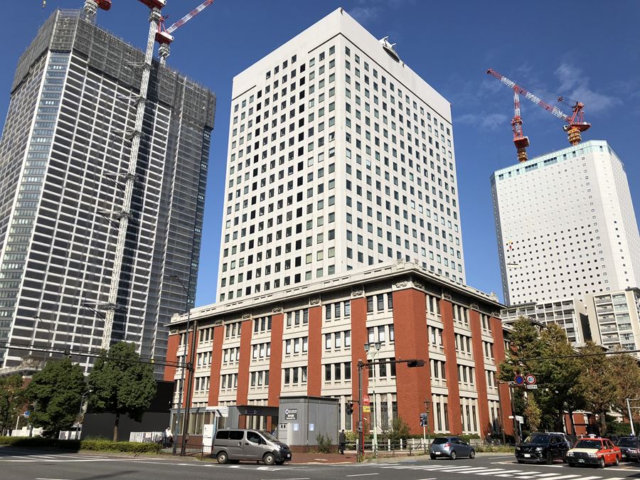 本町4丁目交差点側から見た北仲通地区の再開発