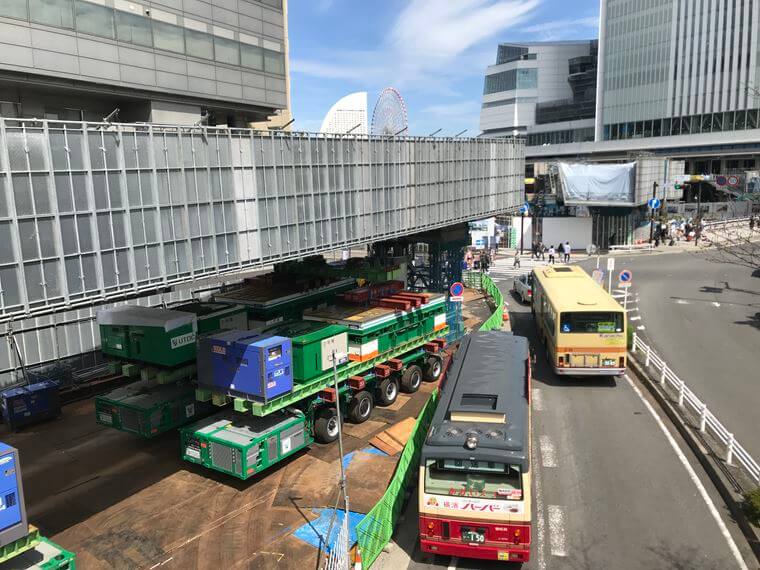 JE桜木町駅の新改札にできる人道橋建設工事写真