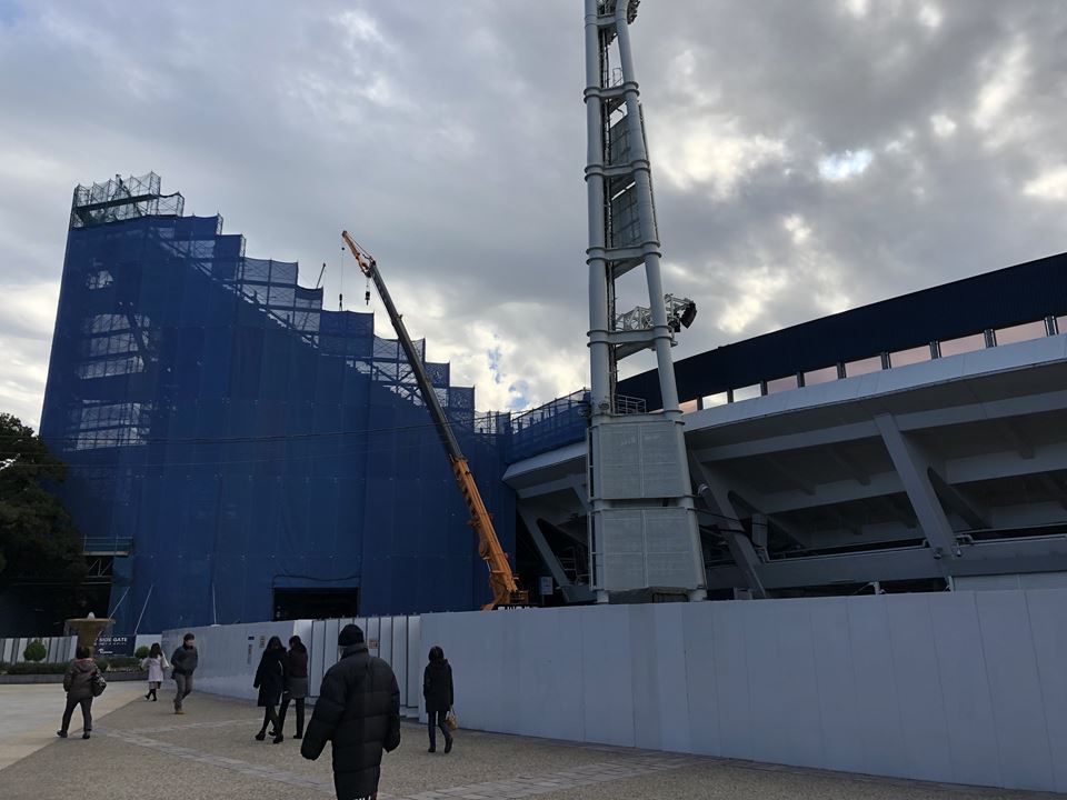 増築工事の進む横浜スタジアム