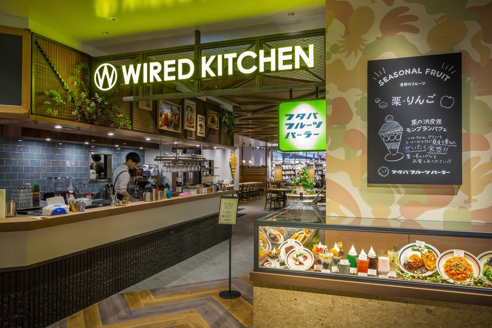 「ホームズ新山下店」がリニューアルし、新しくオープンしたTSUTAYA BOOKSTORE ホームズ新山下店の店内写真