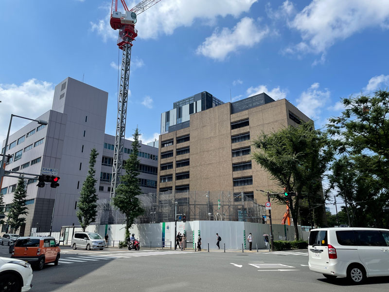 横浜日本大通りプロジェクト（仮称）アーバンネット横浜ビル建替え計画新築工事の建設中の様子