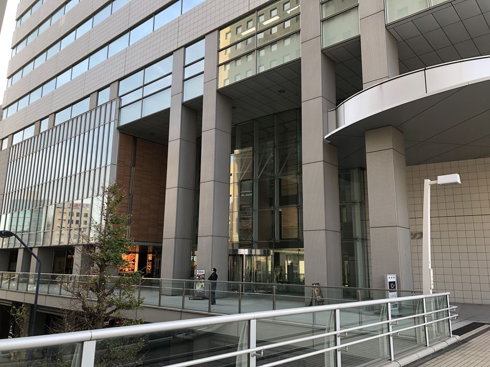 NIJYU-MARU桜木町駅前店が入居する富士ソフトビル