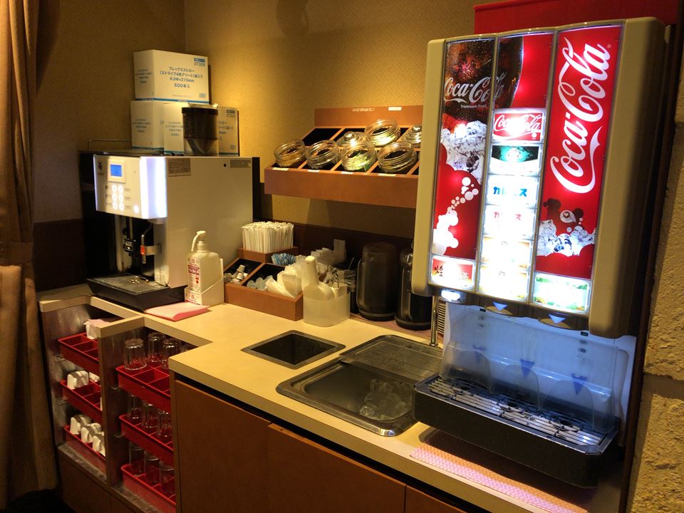 遊食三昧 NIJYU-MARU 桜木町駅前店のランチについてくるドリンクバー