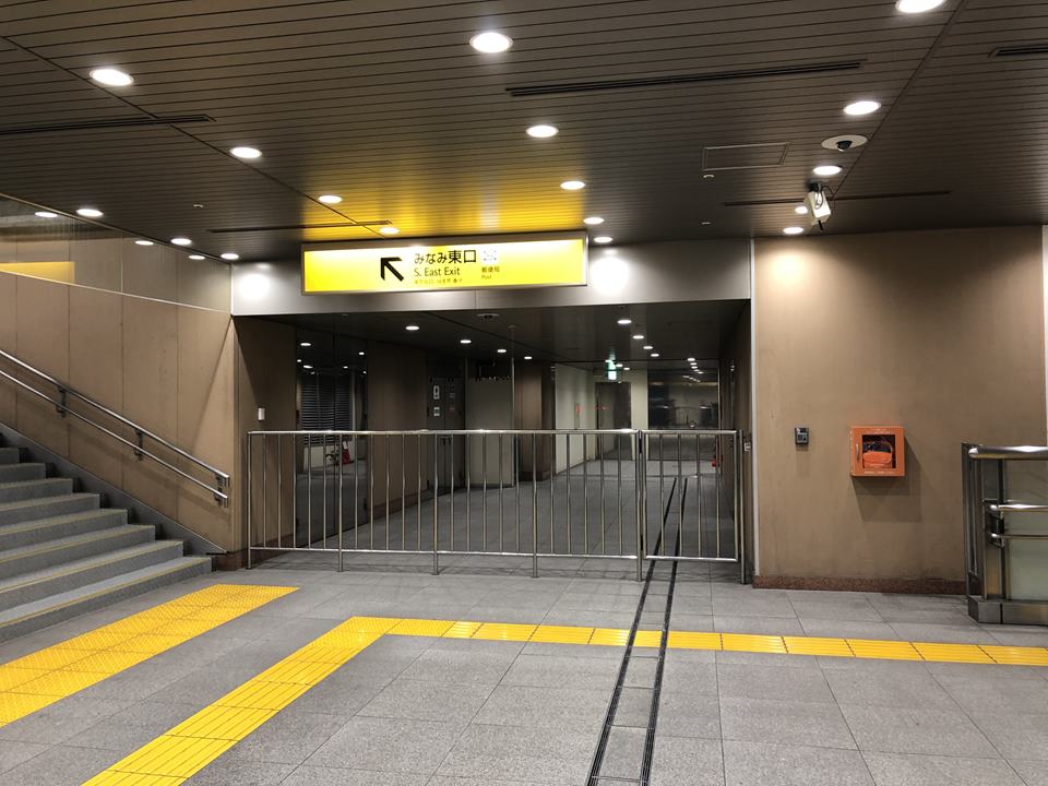 横浜駅のみなみ通路