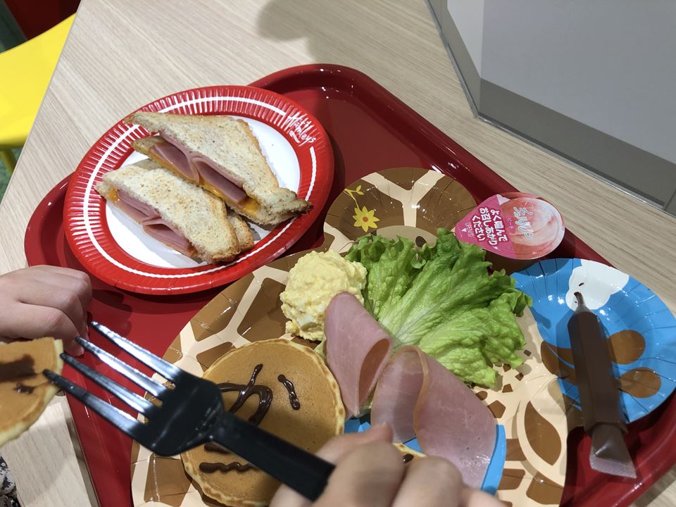 ハムリーズ横浜ワールドポーターズ店にあるハムリーズカフェ