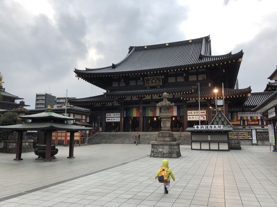 川崎大師平間寺の境内写真