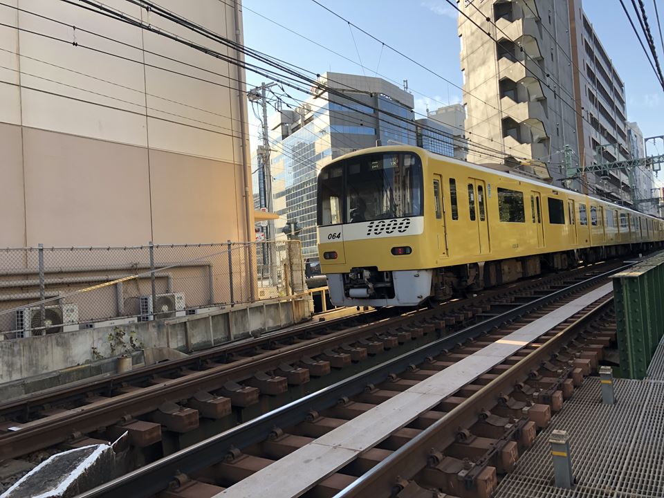 京急の黄色い電車「YELLOW HAPPY TRAIN（イエローハッピートレイン）」の画像