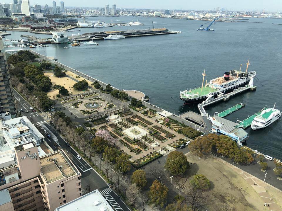 横浜マリンタワーから見える山下公園地区（2019年3月）