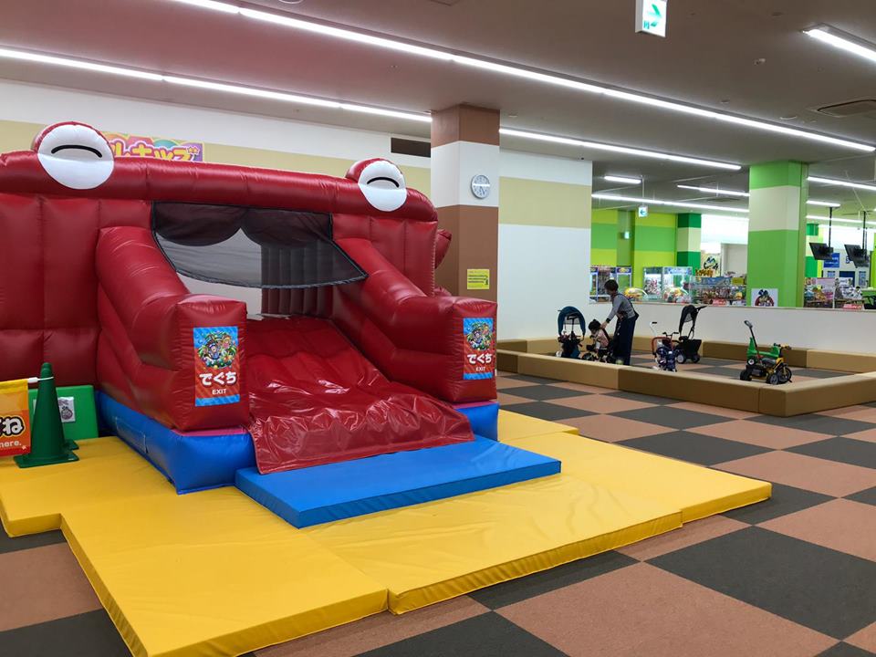 センター南のコーナンに入居する「ファンタジーキッズリゾート港北」