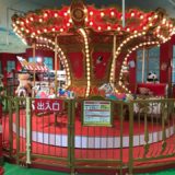 ハムリーズ 横浜ワールドポーターズ店にあるメリーゴーランド
