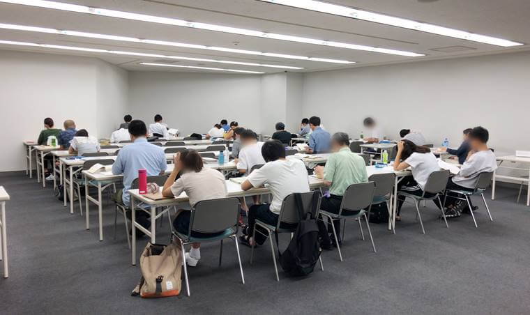 横浜市中央図書館自習室の写真