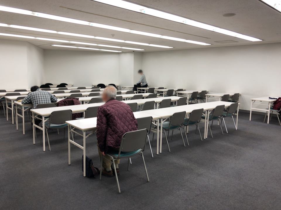 横浜市中央図書館の自習室写真