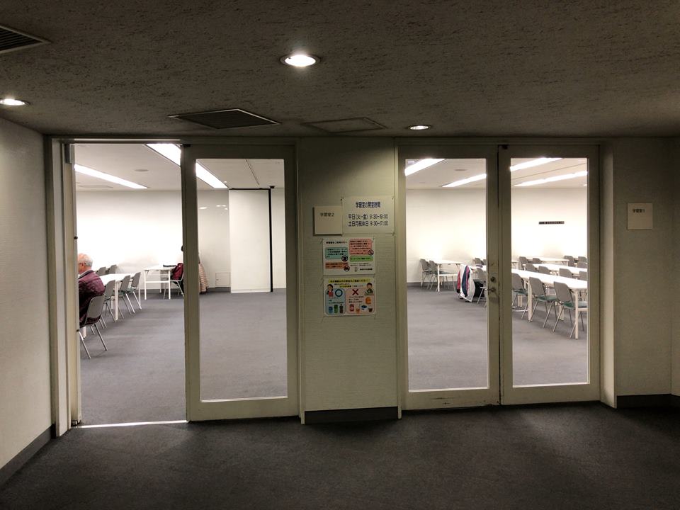 横浜市中央図書館の自習室写真