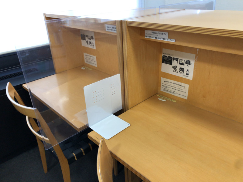 横浜中央図書館の4階にある学習席の写真
