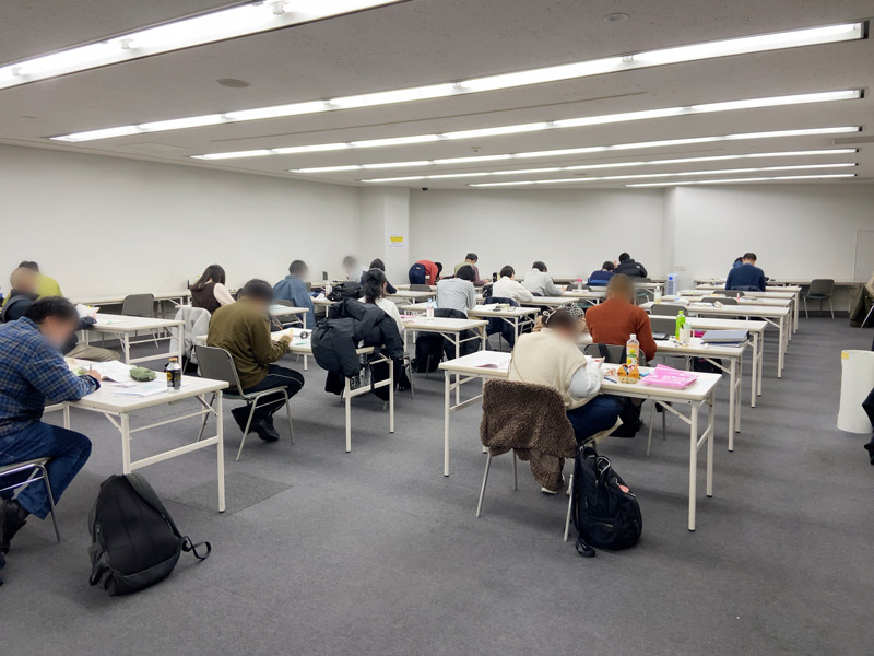 横浜市中央図書館の学習室の様子