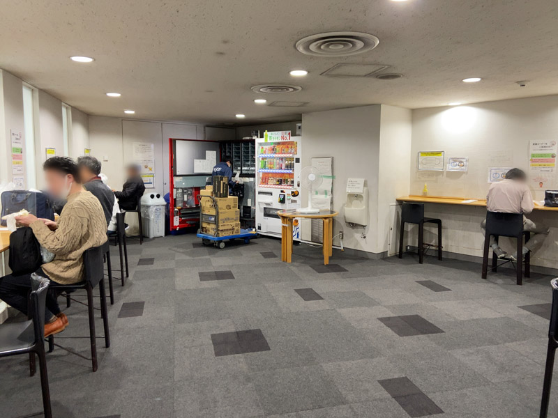 横浜市中央図書館の飲食コーナー写真