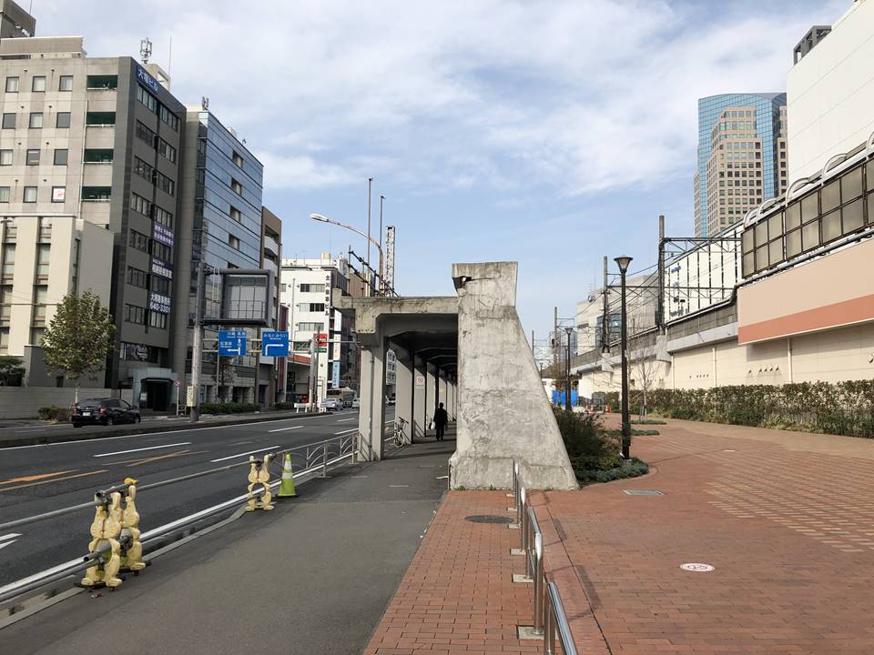 JR桜木町駅西口広場から見た東横線跡地の様子