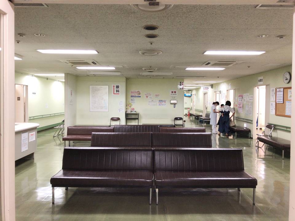 横浜市夜間急病センターの2F待合室
