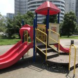 みなとみらいにある高島中央公園の遊具写真