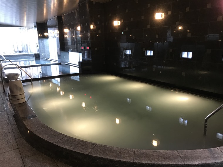 みなとみらいの北仲通地区にできたアパホテル＆リゾート〈横浜ベイタワー〉の大浴場