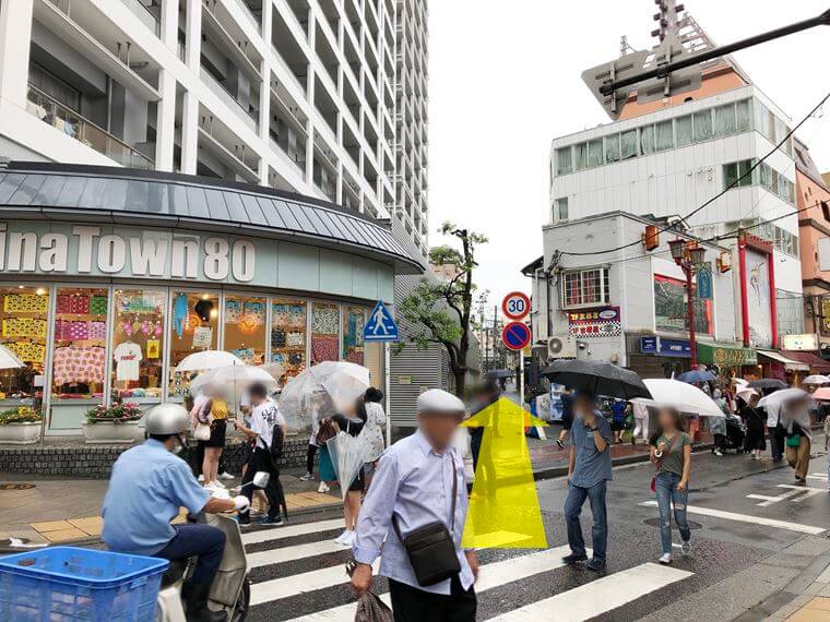 横浜中華街の裏路地にあるパン屋さん「のり蔵」の路地写真