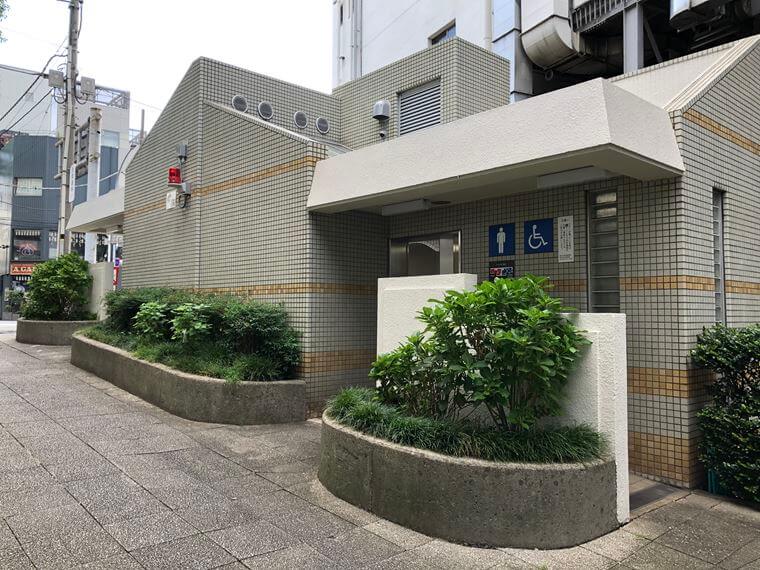 リニューアルされた石川町駅 西の橋の公衆トイレ
