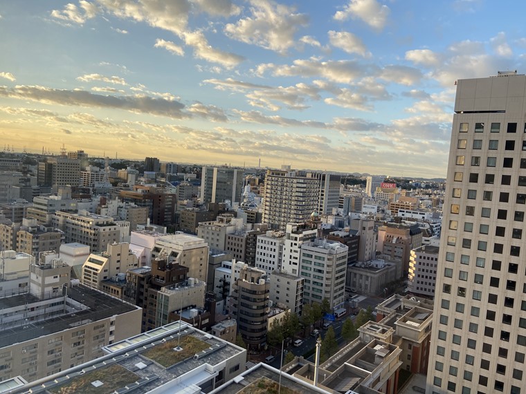 みなとみらいの北仲通地区にできたアパホテル＆リゾート〈横浜ベイタワー〉のシティ側客室から見える景色