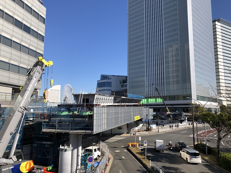 桜木町駅から北仲通地区へ結ぶ歩道橋の建設工事写真（2019年11月時点）