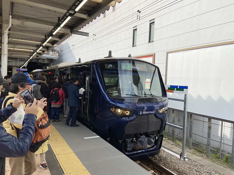 相鉄・JR直通線の12000系電車