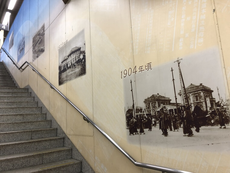 桜木町駅のホームへの階段