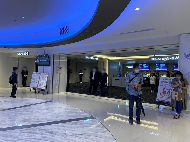 横浜駅の新しい映画館Tジョイ横浜の各シアター入口