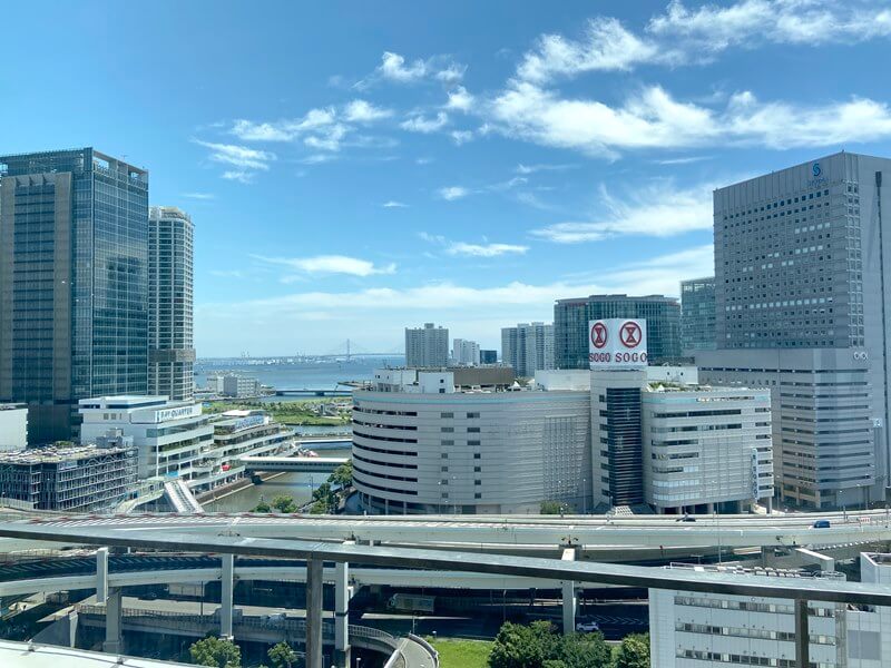 JR横浜タワー12階の屋上庭園「うみそらデッキ」から見た景色