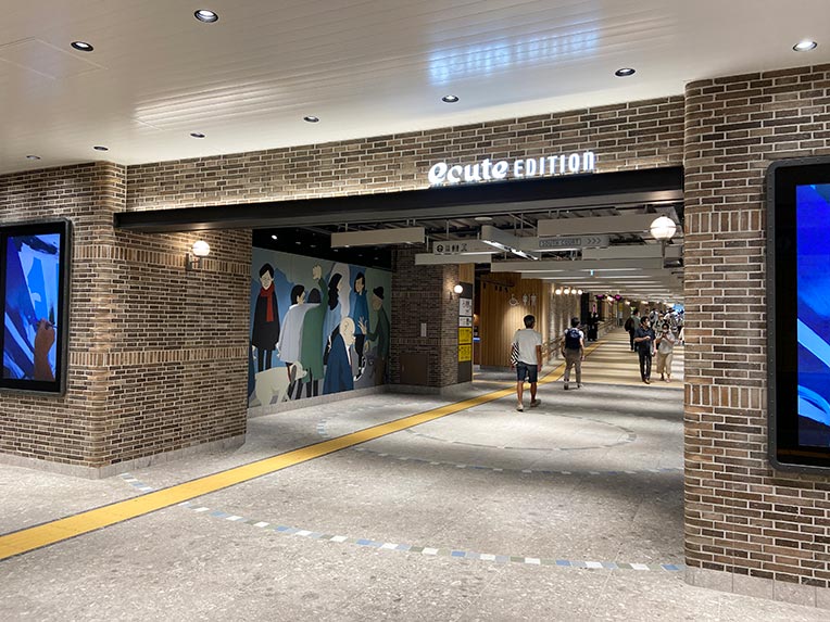 JR横浜駅改札内のエキュートエディション横浜の写真