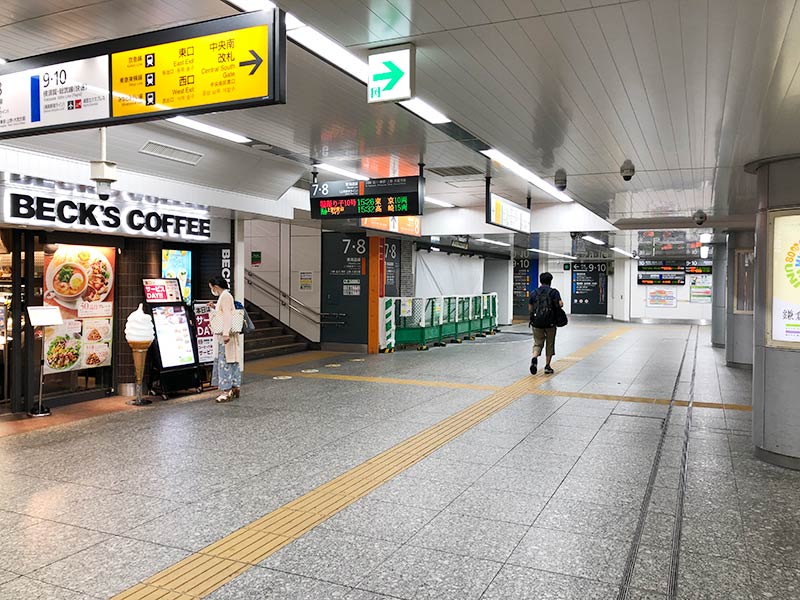 JR横浜駅の改札内通路の工事場所
