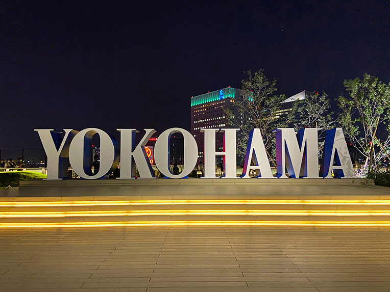 JR横浜タワーの屋上庭園「うみそらデッキ」夜景写真