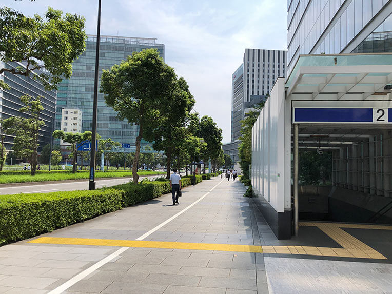 みなとみらい線新高島駅2番出口から見たところ