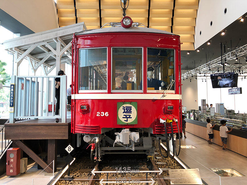 京急ミュージアムに復元展示されている「京急デハ236号」の写真