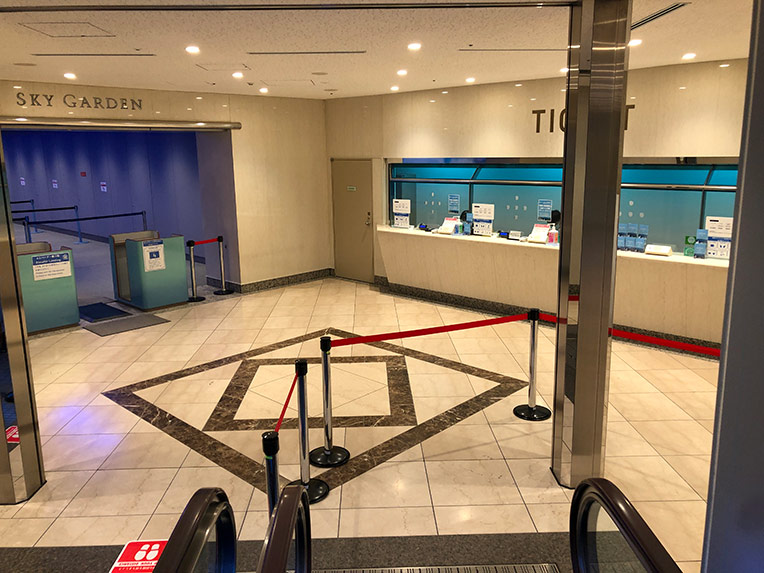 横浜ランドマークタワーの展望フロア「スカイガーデン」のチケット売り場写真