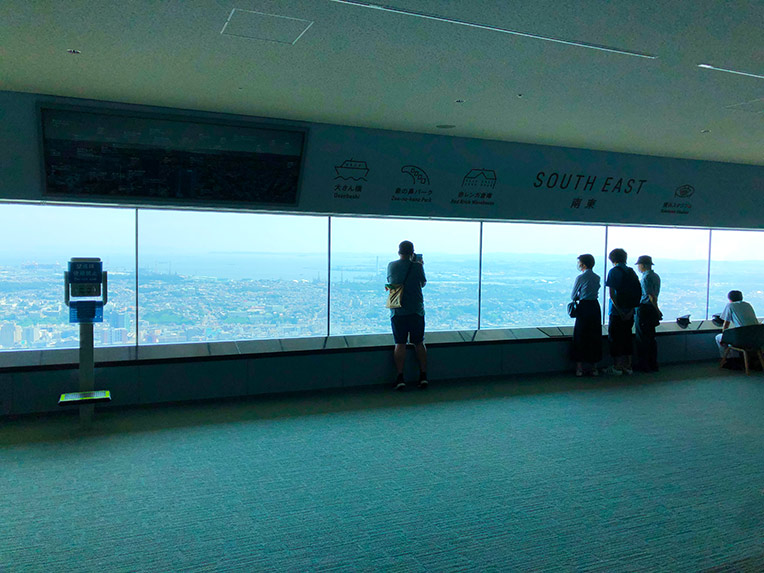 壮観な横浜一望 ランドマークタワーの展望台 スカイガーデン は3階からアクセス 料金は大人1000円で割引アリ